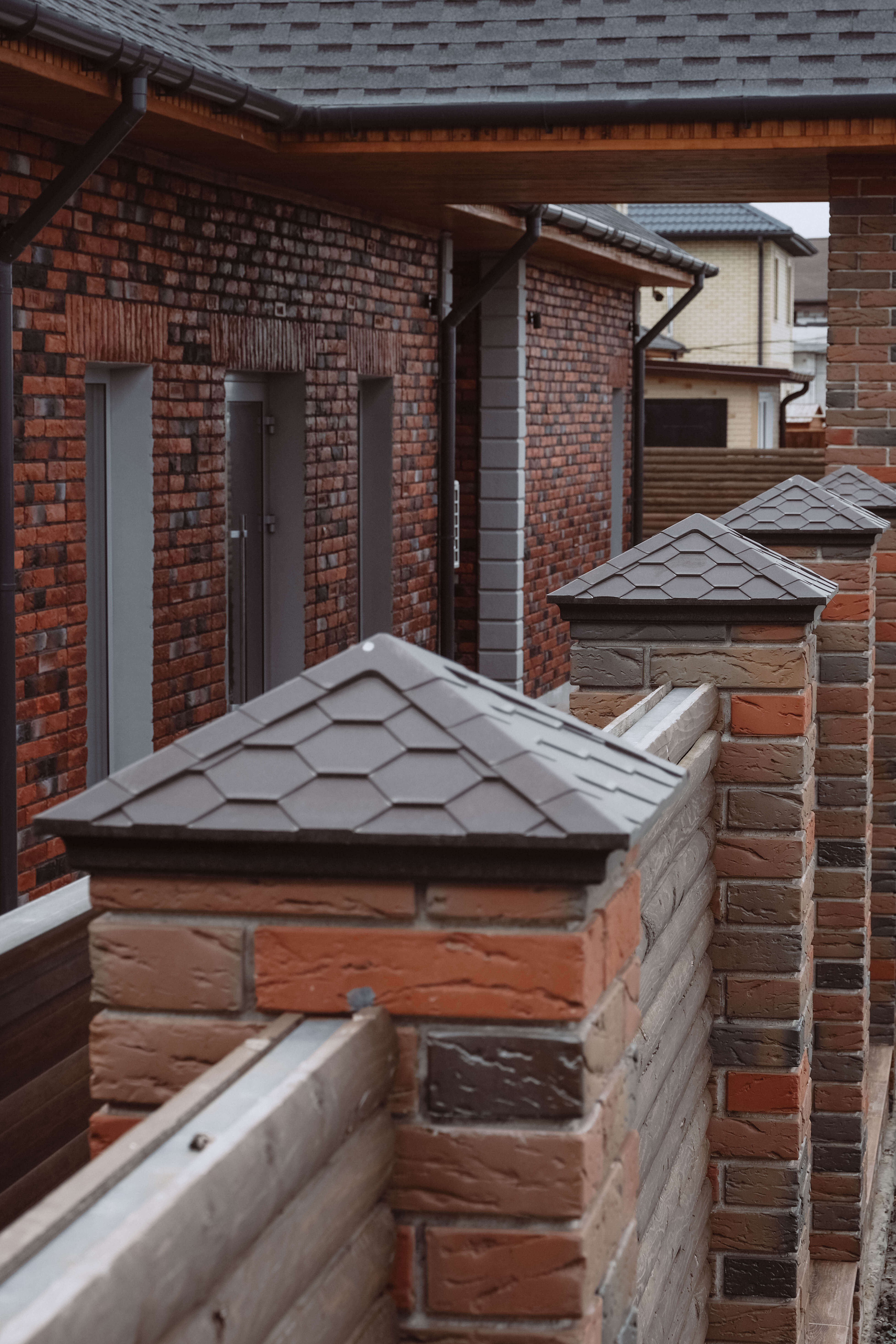 Колпак Zking Эверест Коричневый на столб 1.5х1.5 кирпича (390х390мм) в Тольятти фото